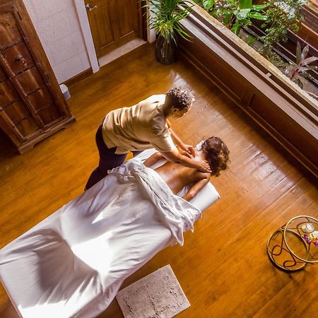 Sweetfield Manor Hotel Бриджтаун Екстериор снимка