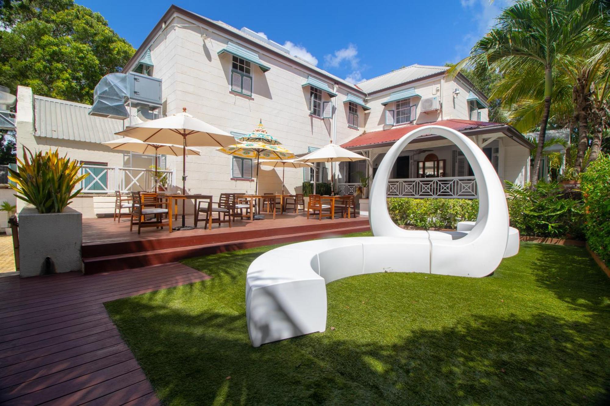 Sweetfield Manor Hotel Бриджтаун Екстериор снимка